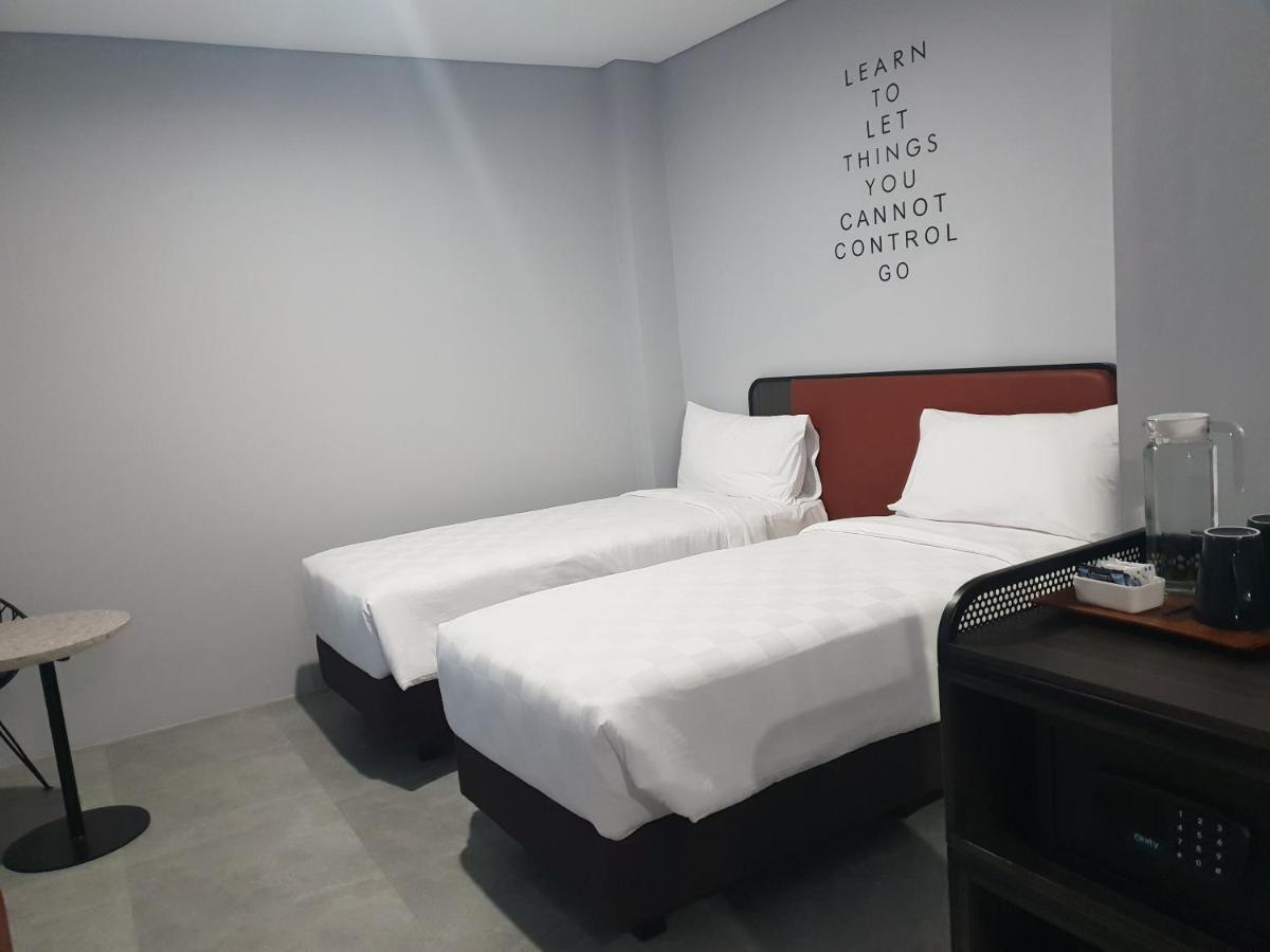Sambina Prime Hotel Джакарта Екстериор снимка
